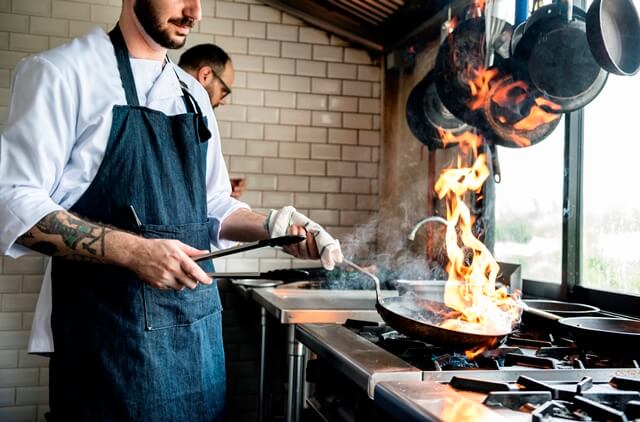 Experiência é importante - Quanto ganha um cozinheiro?