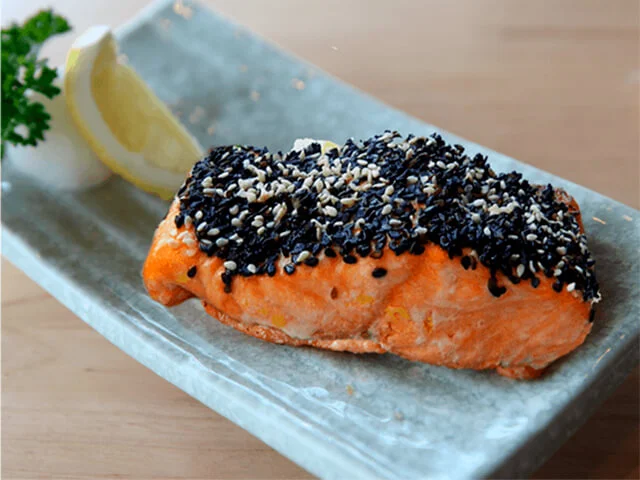 Receita de Salmão assado com crosta de gergelin